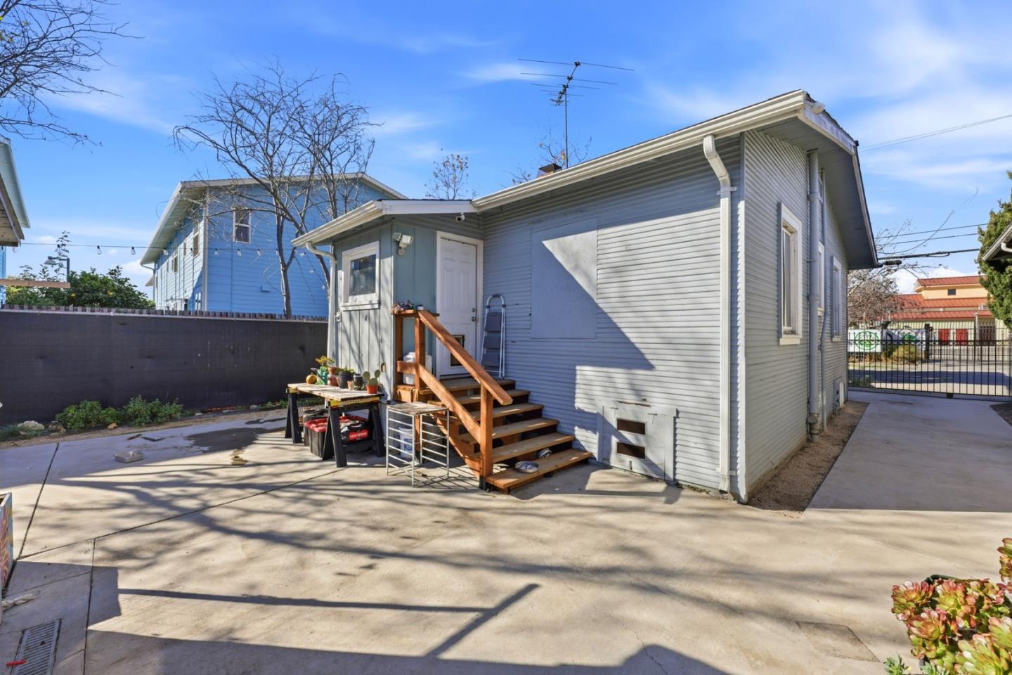 Detail Gallery Image 20 of 22 For 1000 81st Ave, Oakland,  CA 94621 - 2 Beds | 1 Baths