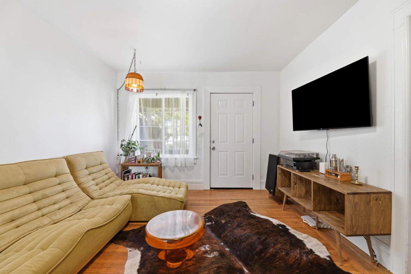 Detail Gallery Image 3 of 22 For 1000 81st Ave, Oakland,  CA 94621 - 2 Beds | 1 Baths