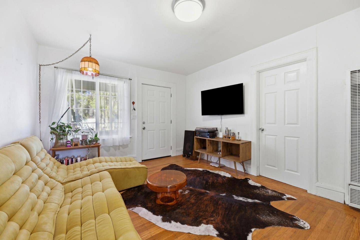 Detail Gallery Image 4 of 22 For 1000 81st Ave, Oakland,  CA 94621 - 2 Beds | 1 Baths