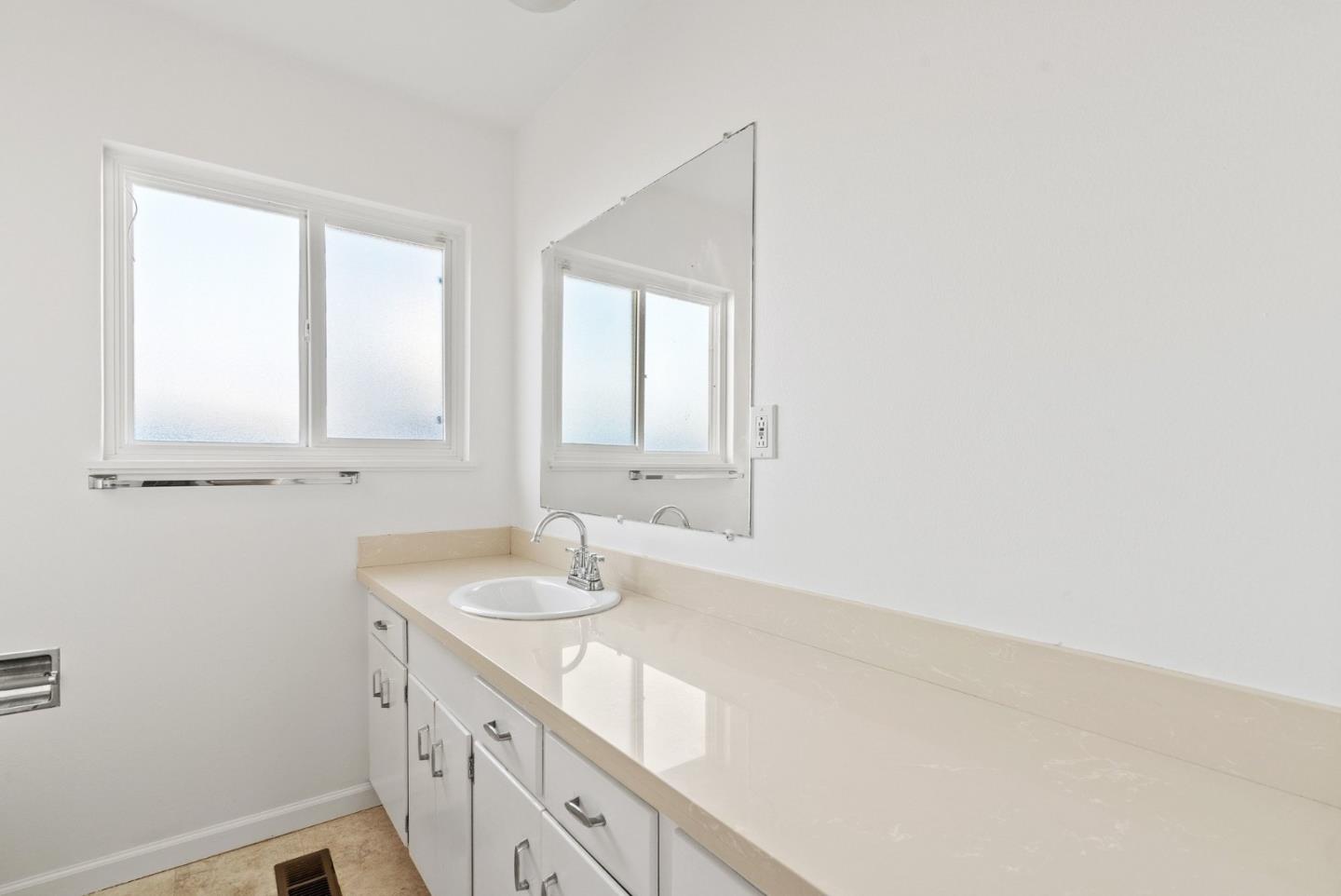 Detail Gallery Image 13 of 24 For 612 Alameda Ave, Salinas,  CA 93901 - 3 Beds | 2 Baths