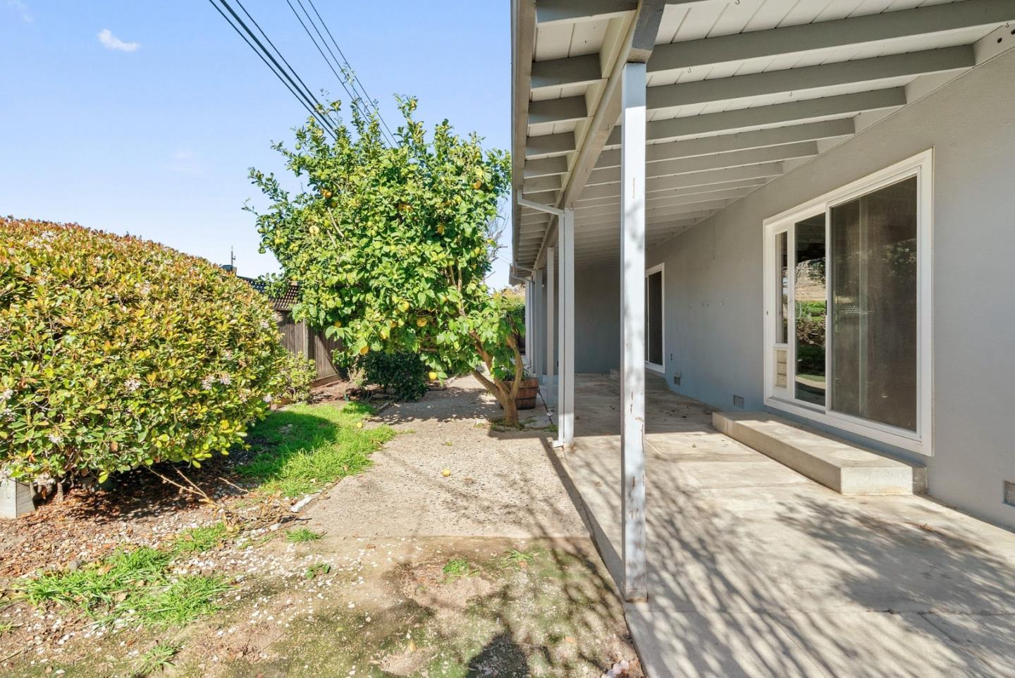 Detail Gallery Image 2 of 5 For 612 Alameda Ave, Salinas,  CA 93901 - 3 Beds | 2 Baths