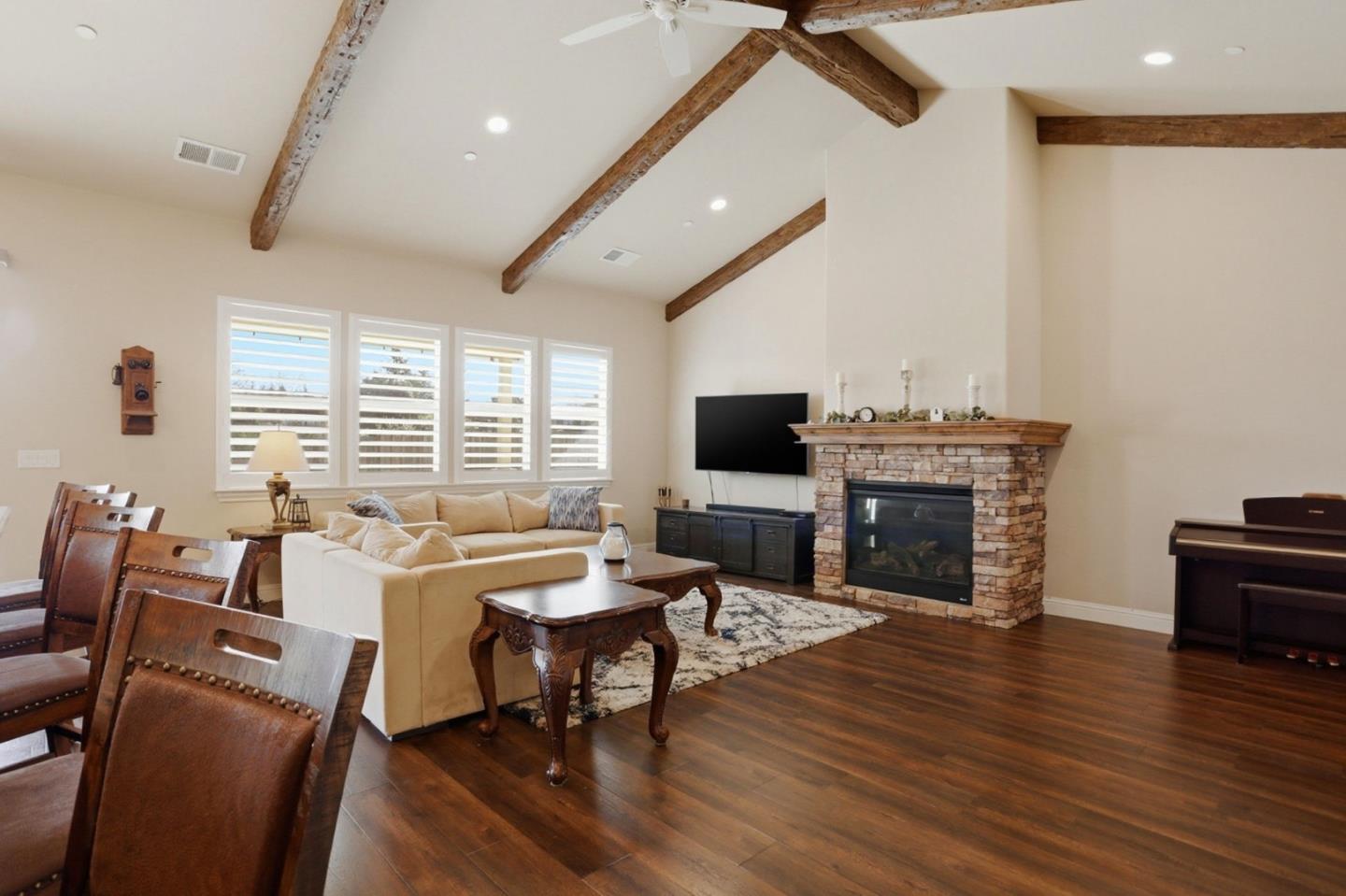 Detail Gallery Image 10 of 37 For 65 Ralphs Way, Hollister,  CA 95023 - 4 Beds | 3 Baths