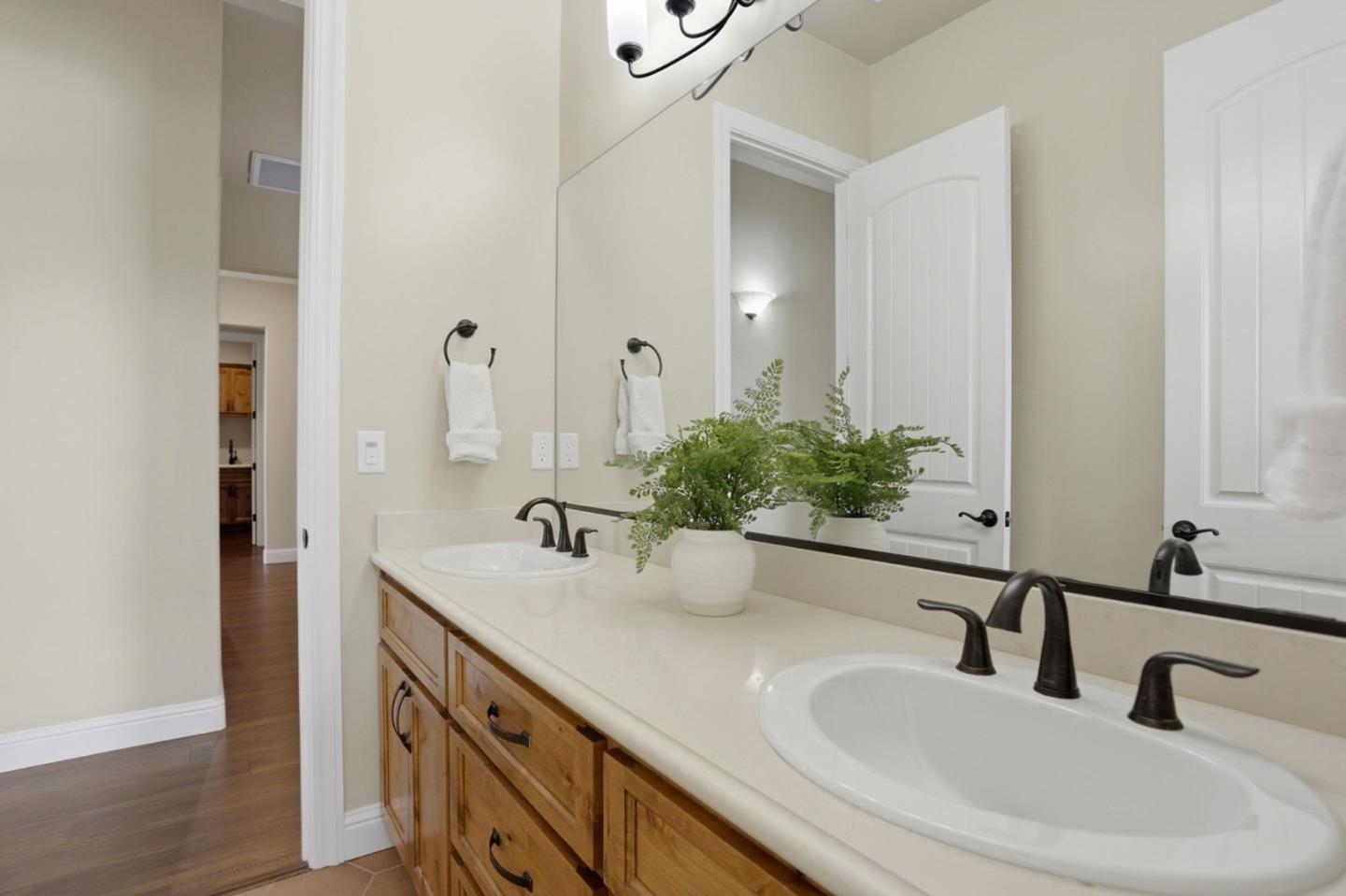 Detail Gallery Image 32 of 37 For 65 Ralphs Way, Hollister,  CA 95023 - 4 Beds | 3 Baths