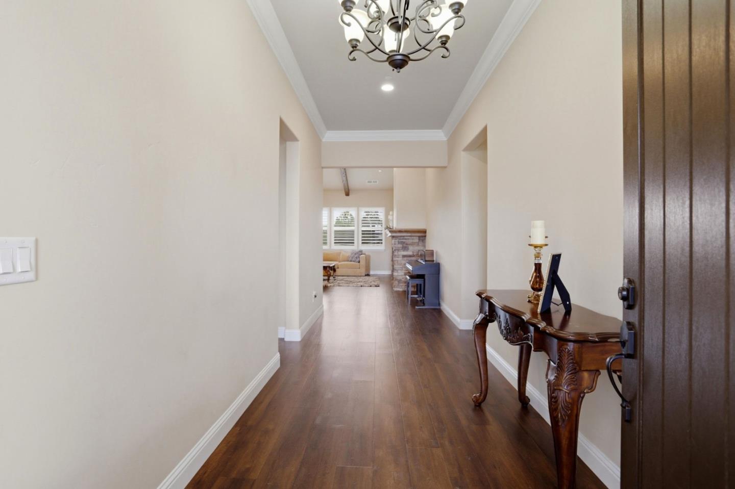 Detail Gallery Image 5 of 37 For 65 Ralphs Way, Hollister,  CA 95023 - 4 Beds | 3 Baths