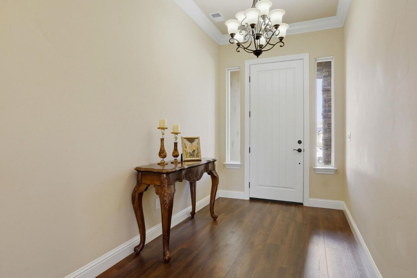 Detail Gallery Image 6 of 37 For 65 Ralphs Way, Hollister,  CA 95023 - 4 Beds | 3 Baths