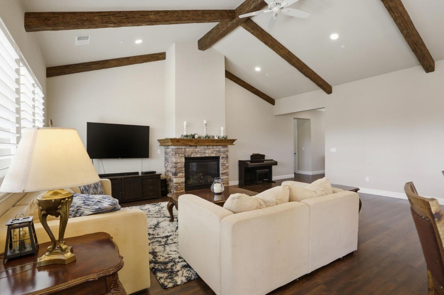 Detail Gallery Image 8 of 37 For 65 Ralphs Way, Hollister,  CA 95023 - 4 Beds | 3 Baths