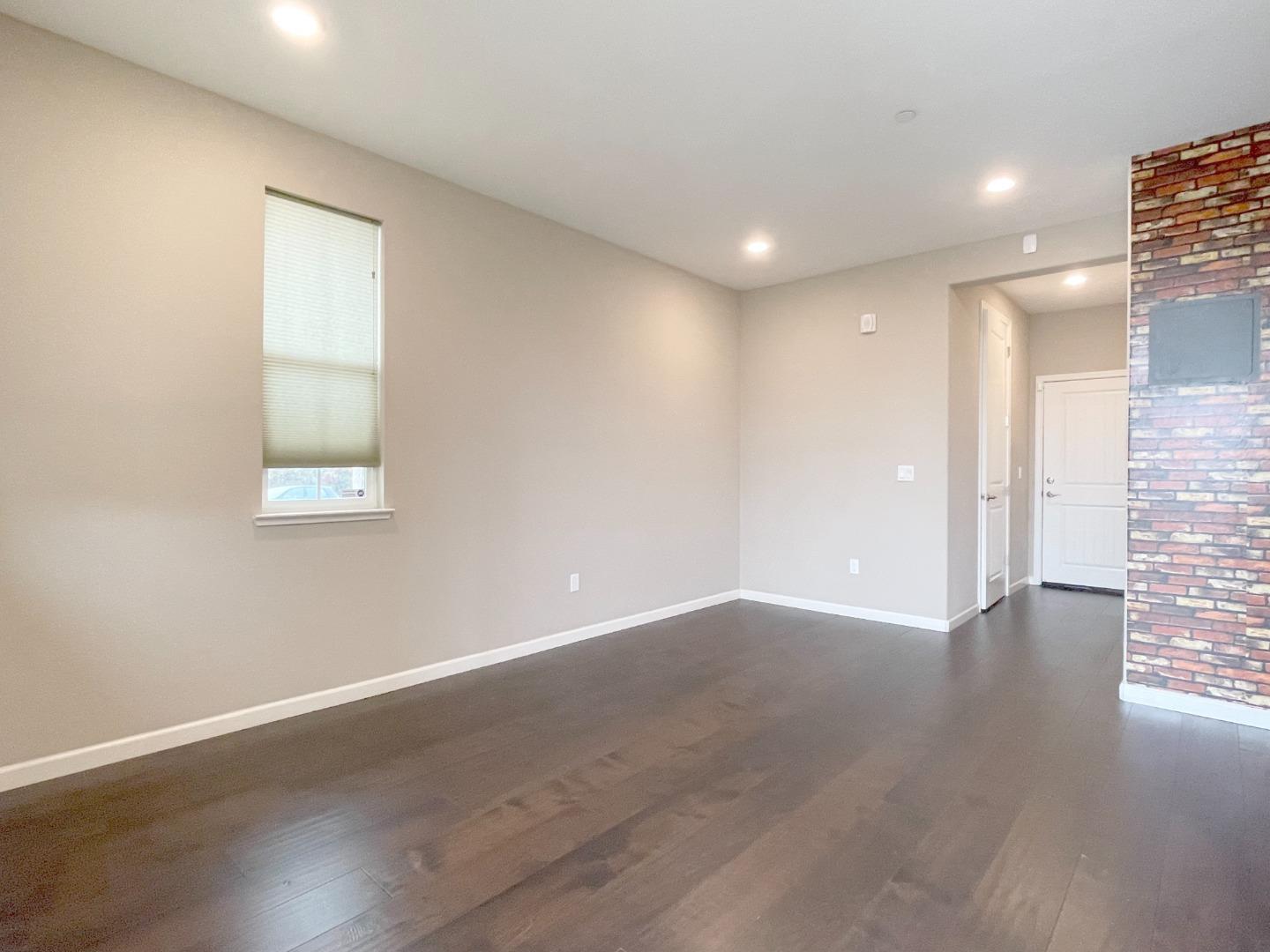 Detail Gallery Image 3 of 16 For 711 Garden St, Milpitas,  CA 95035 - 3 Beds | 3/1 Baths