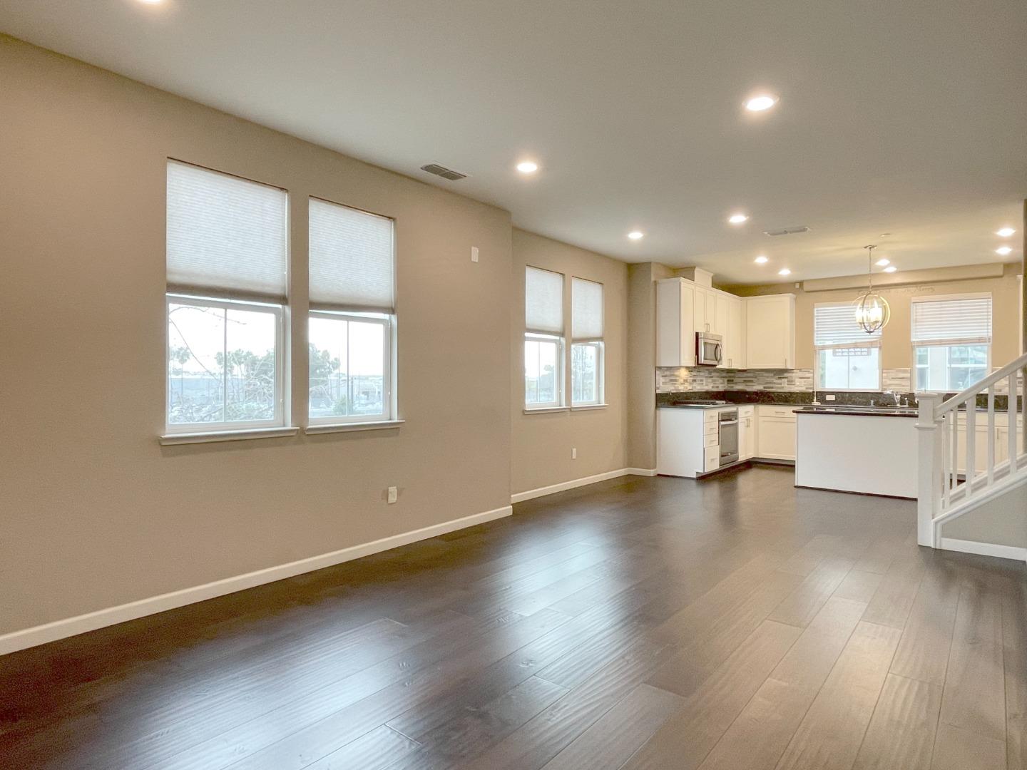 Detail Gallery Image 4 of 16 For 711 Garden St, Milpitas,  CA 95035 - 3 Beds | 3/1 Baths