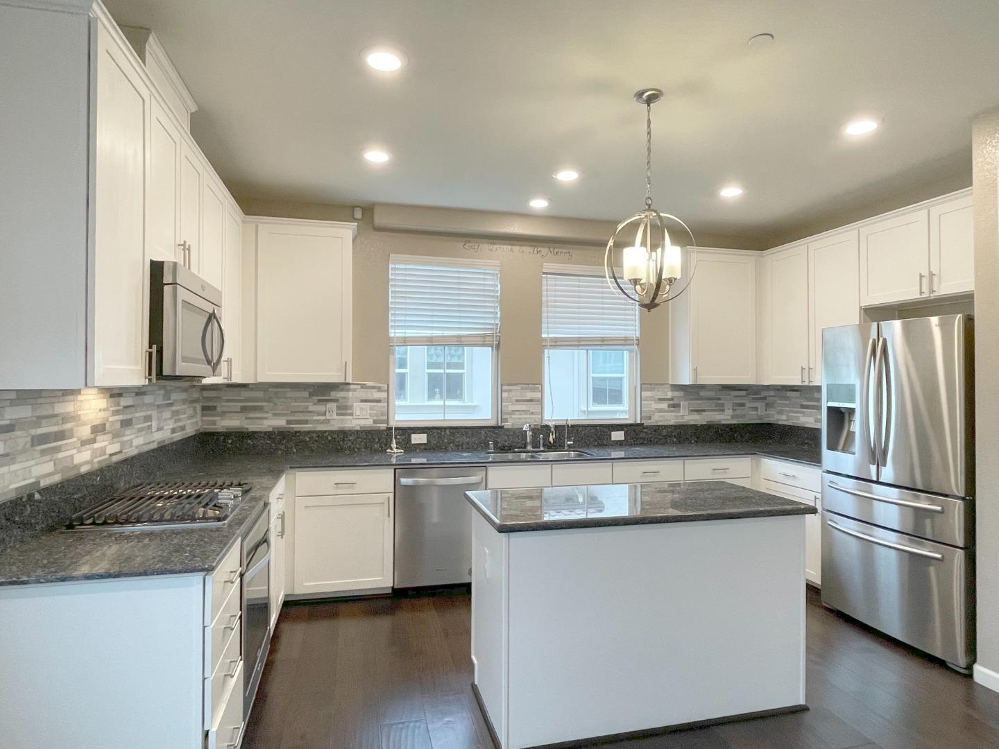 Detail Gallery Image 5 of 16 For 711 Garden St, Milpitas,  CA 95035 - 3 Beds | 3/1 Baths