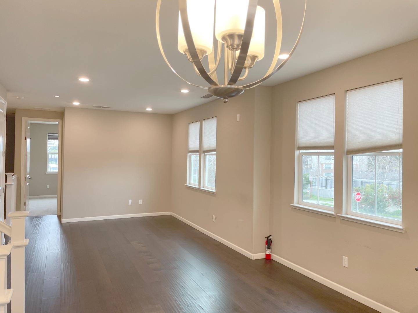 Detail Gallery Image 6 of 16 For 711 Garden St, Milpitas,  CA 95035 - 3 Beds | 3/1 Baths