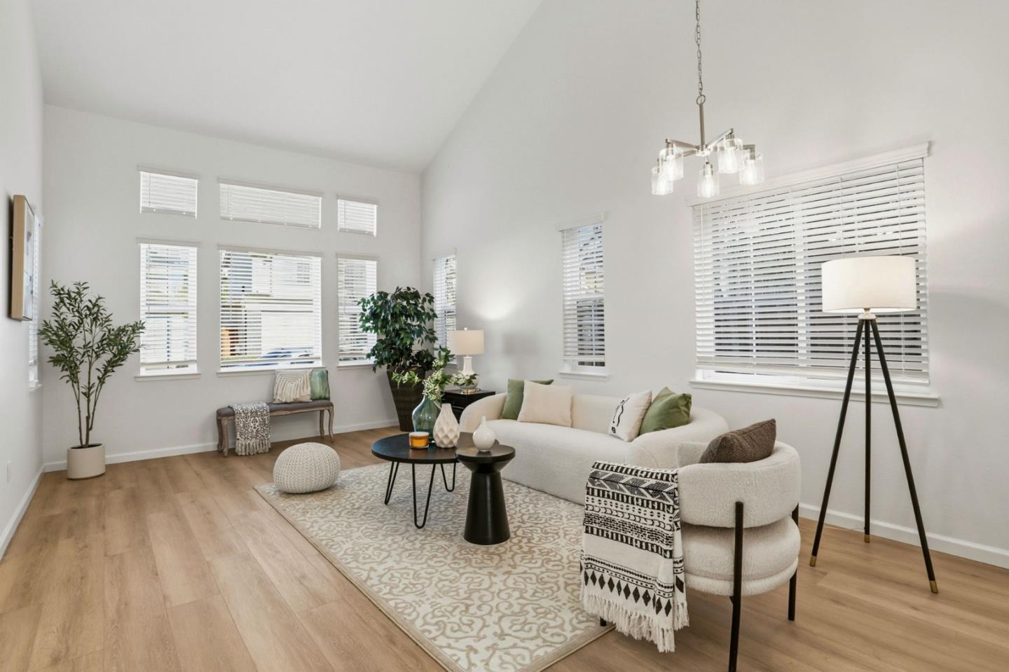 Detail Gallery Image 5 of 30 For 1430 Cuciz Ln, Milpitas,  CA 95035 - 4 Beds | 2/1 Baths