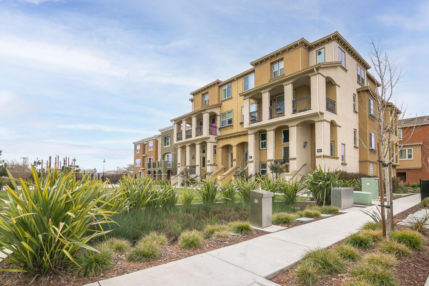 Detail Gallery Image 3 of 18 For 38950 Dandelion Pl, Newark,  CA 94560 - 3 Beds | 3/1 Baths