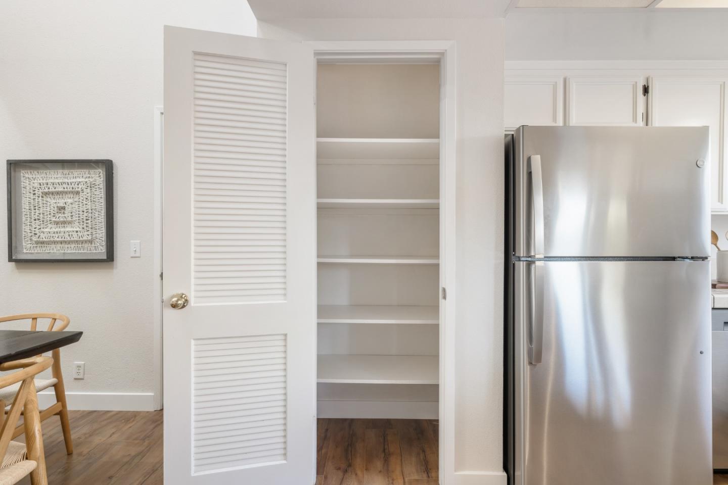 Detail Gallery Image 10 of 31 For 1467 Tyler Park Way, Mountain View,  CA 94040 - 3 Beds | 2/1 Baths