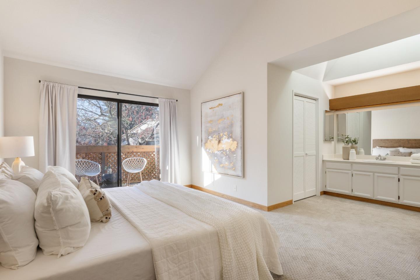 Detail Gallery Image 13 of 31 For 1467 Tyler Park Way, Mountain View,  CA 94040 - 3 Beds | 2/1 Baths