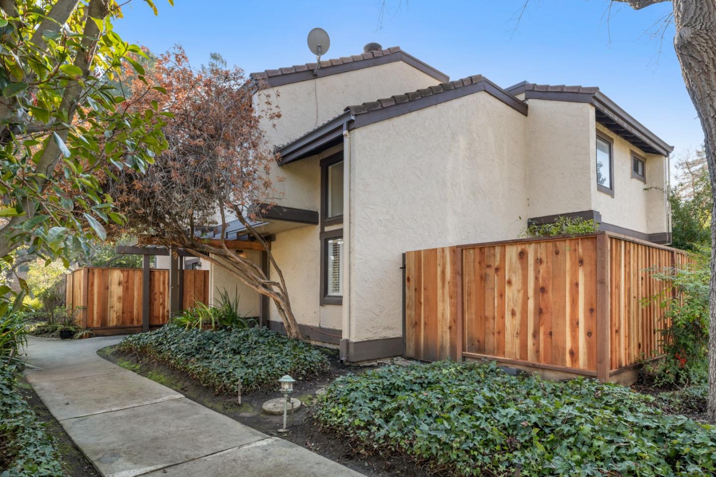 Detail Gallery Image 28 of 31 For 1467 Tyler Park Way, Mountain View,  CA 94040 - 3 Beds | 2/1 Baths