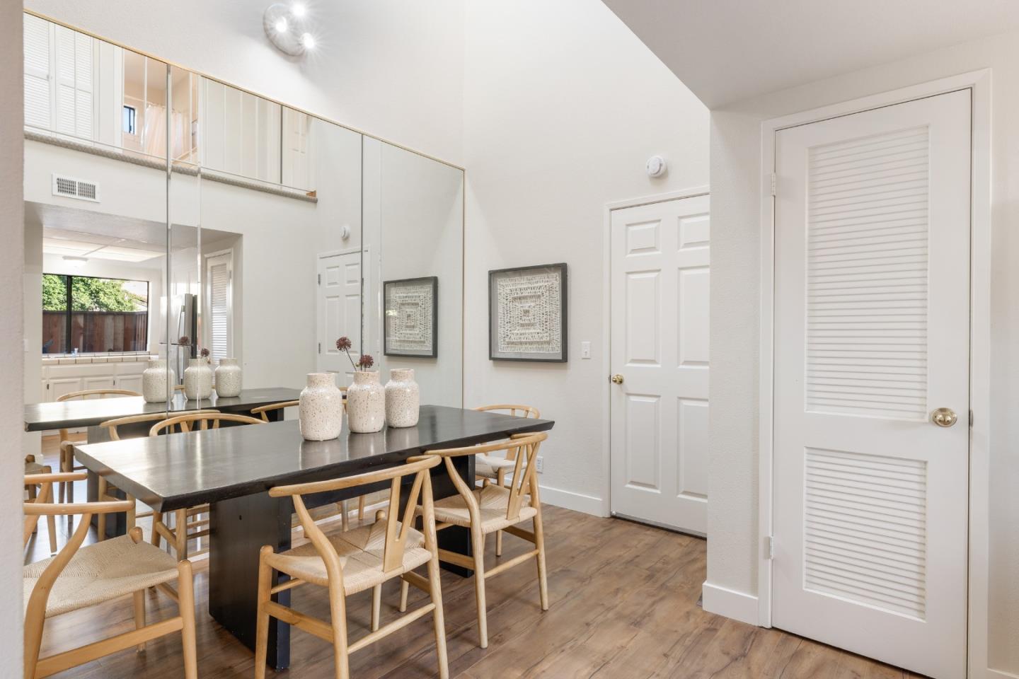 Detail Gallery Image 5 of 31 For 1467 Tyler Park Way, Mountain View,  CA 94040 - 3 Beds | 2/1 Baths