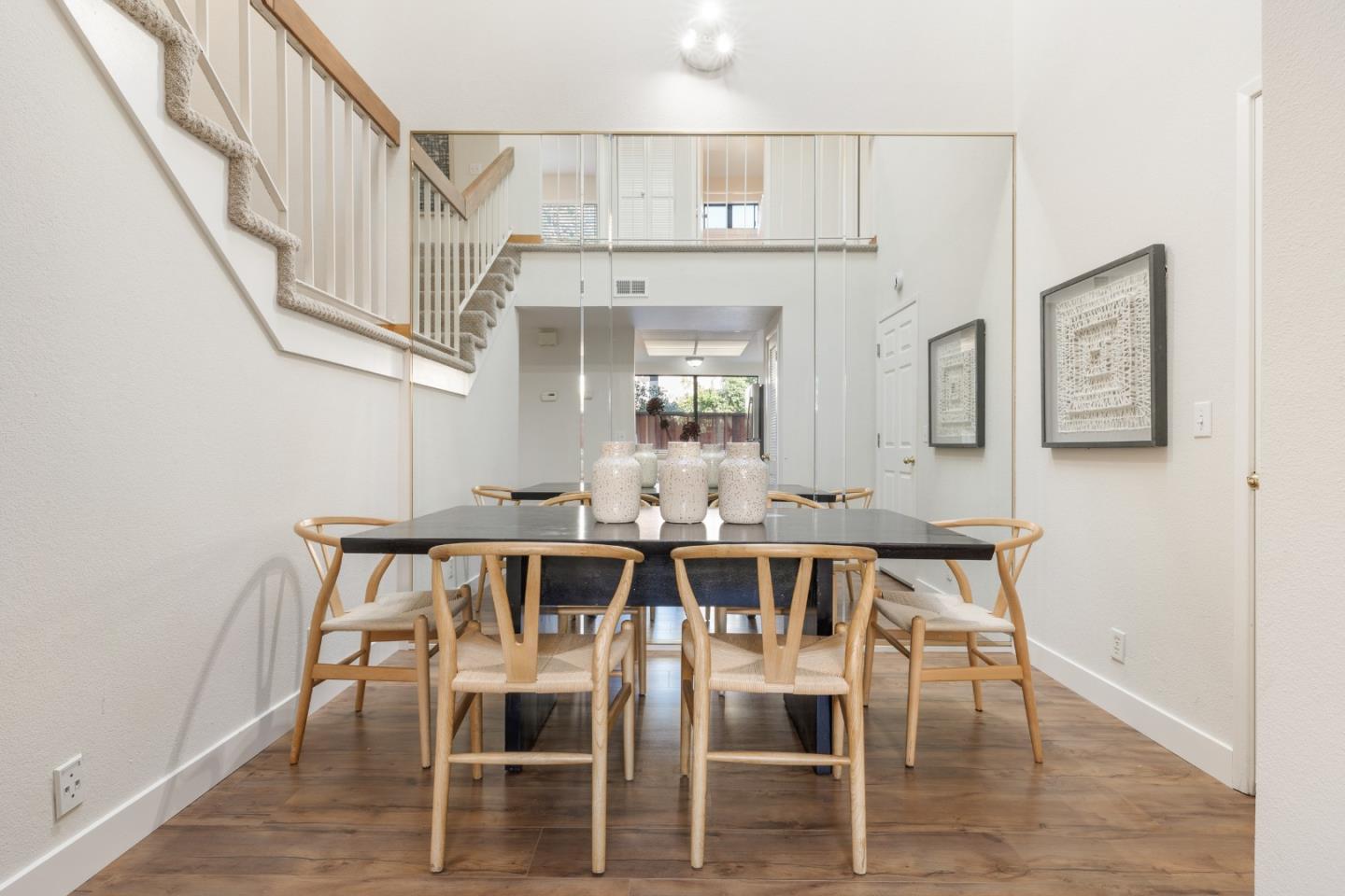 Detail Gallery Image 6 of 31 For 1467 Tyler Park Way, Mountain View,  CA 94040 - 3 Beds | 2/1 Baths