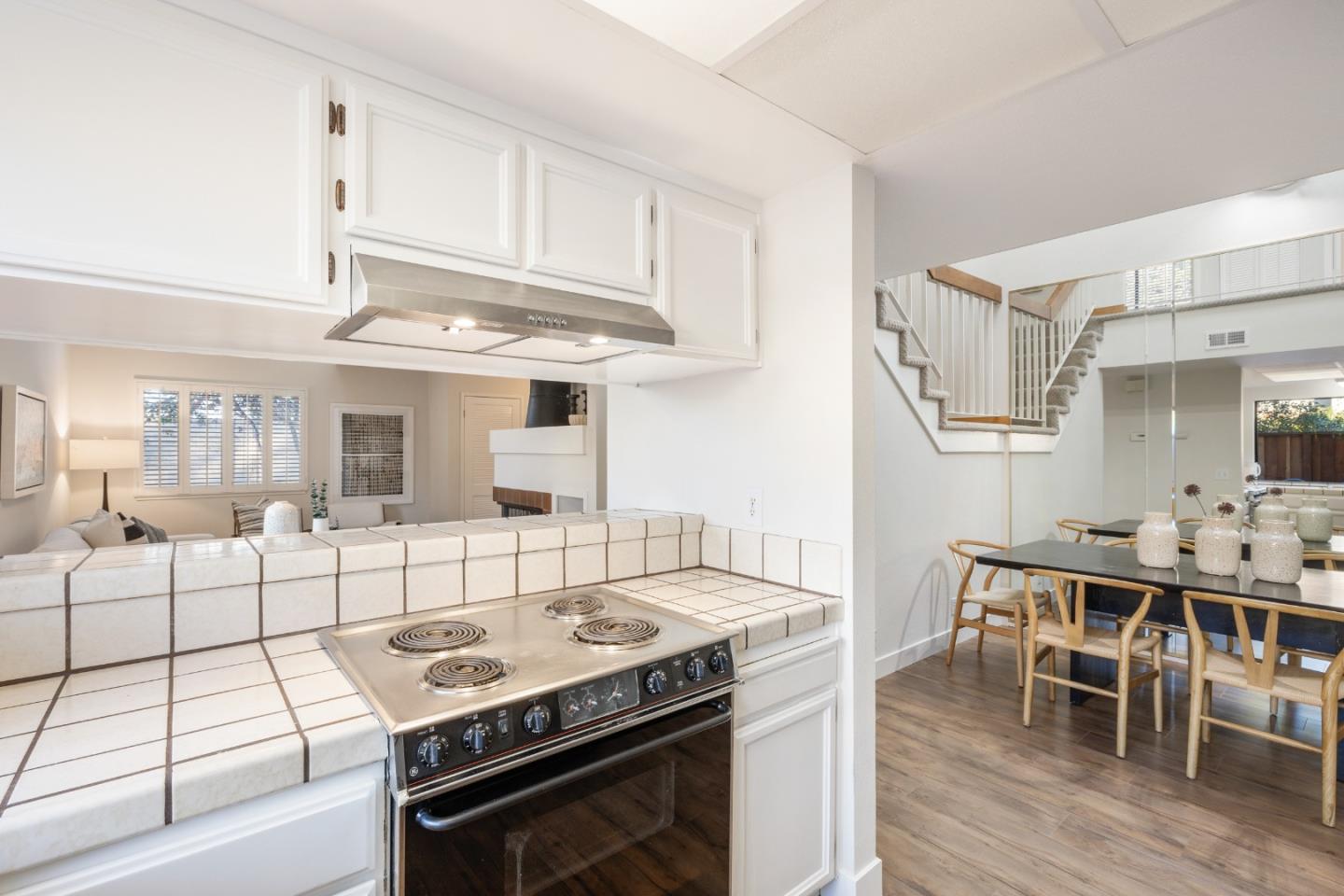 Detail Gallery Image 9 of 31 For 1467 Tyler Park Way, Mountain View,  CA 94040 - 3 Beds | 2/1 Baths