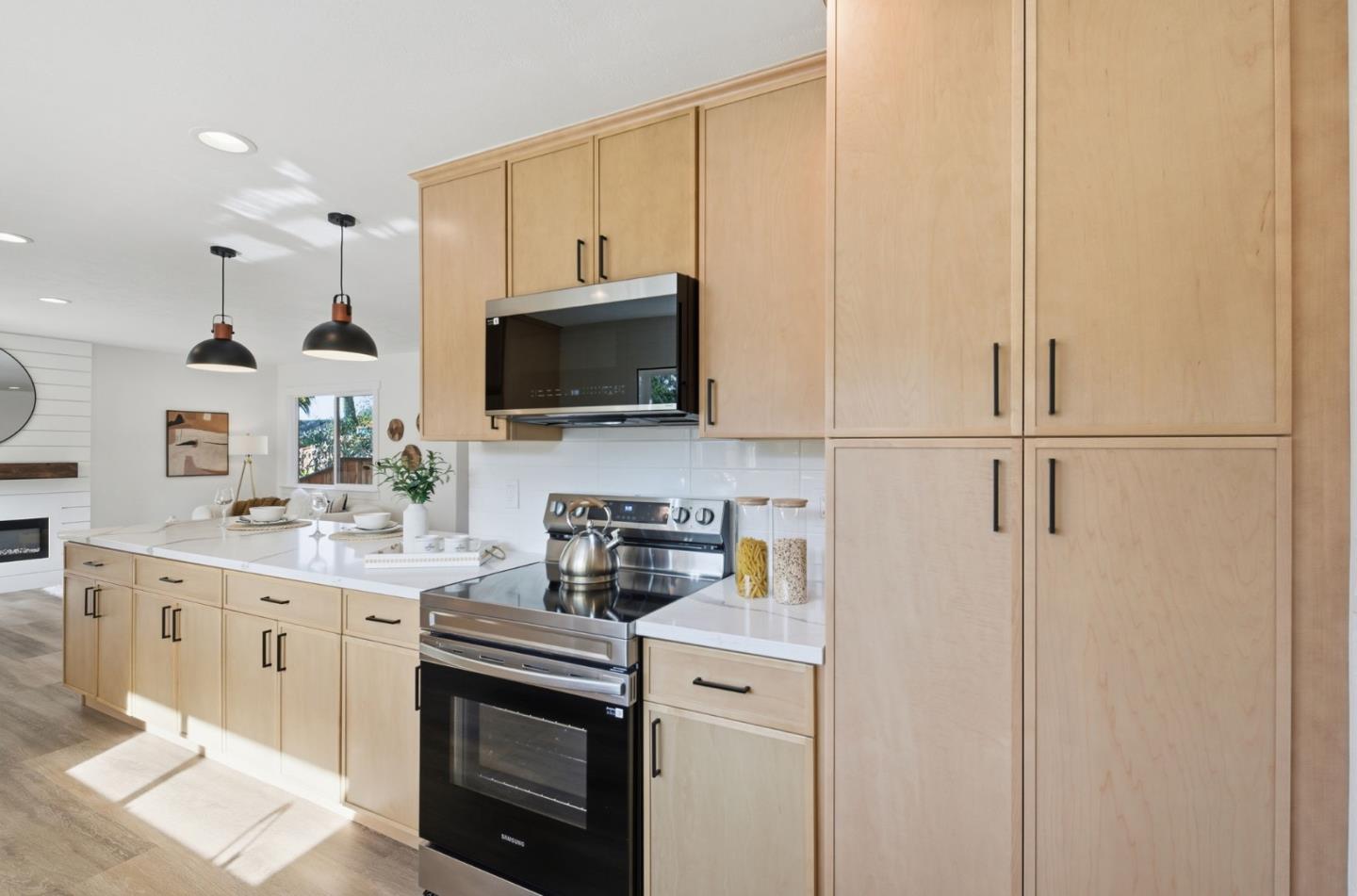 Detail Gallery Image 5 of 43 For 2478 Oakes Dr, Hayward,  CA 94542 - 3 Beds | 2 Baths