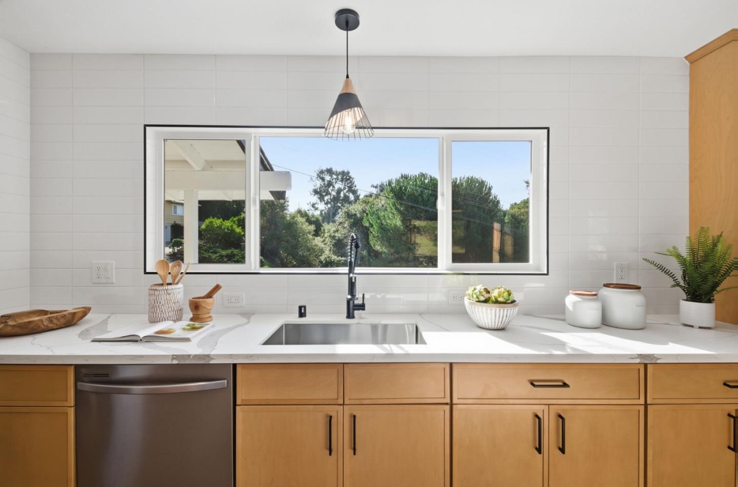 Detail Gallery Image 6 of 43 For 2478 Oakes Dr, Hayward,  CA 94542 - 3 Beds | 2 Baths