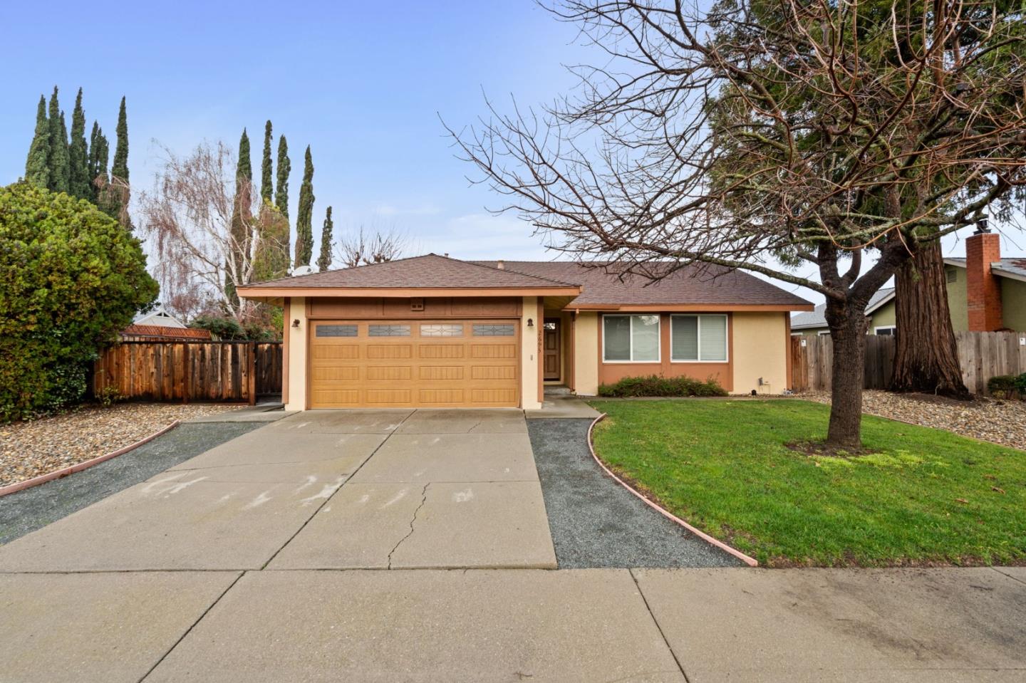 Detail Gallery Image 2 of 29 For 2695 Lyon Cir, Concord,  CA 94518 - 3 Beds | 2 Baths