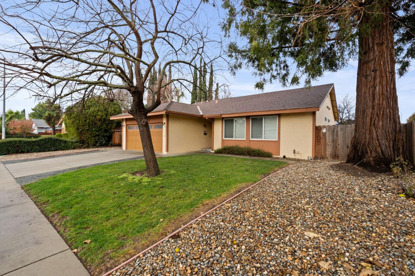 Detail Gallery Image 3 of 29 For 2695 Lyon Cir, Concord,  CA 94518 - 3 Beds | 2 Baths