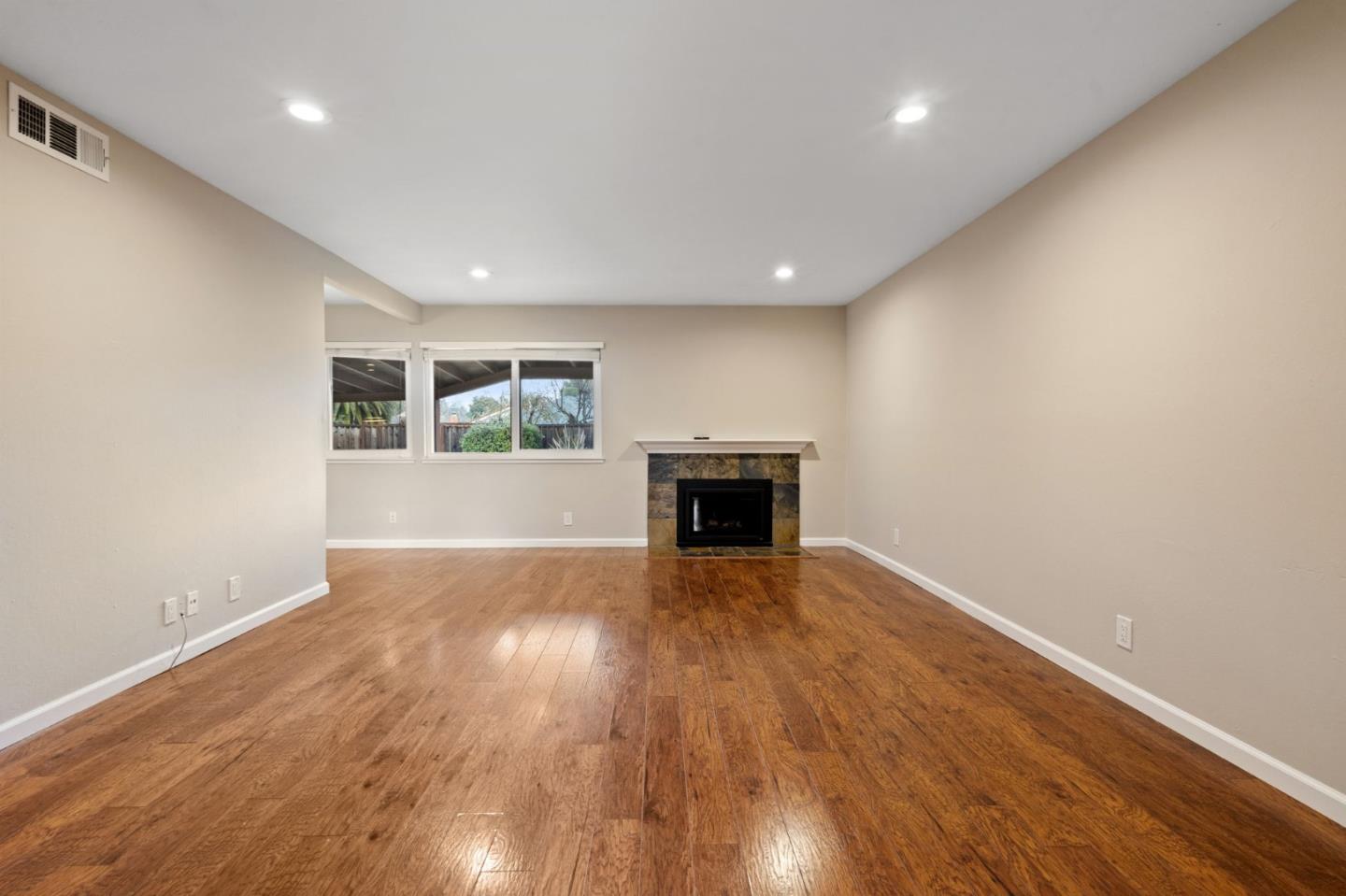 Detail Gallery Image 5 of 29 For 2695 Lyon Cir, Concord,  CA 94518 - 3 Beds | 2 Baths