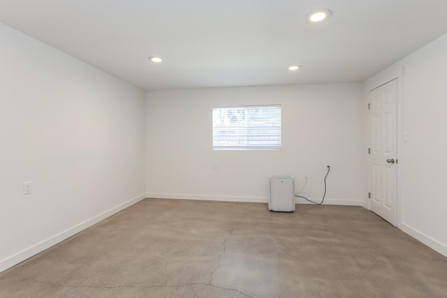 Detail Gallery Image 11 of 26 For 1432 12th St #B,  Oakland,  CA 94607 - 3 Beds | 2 Baths