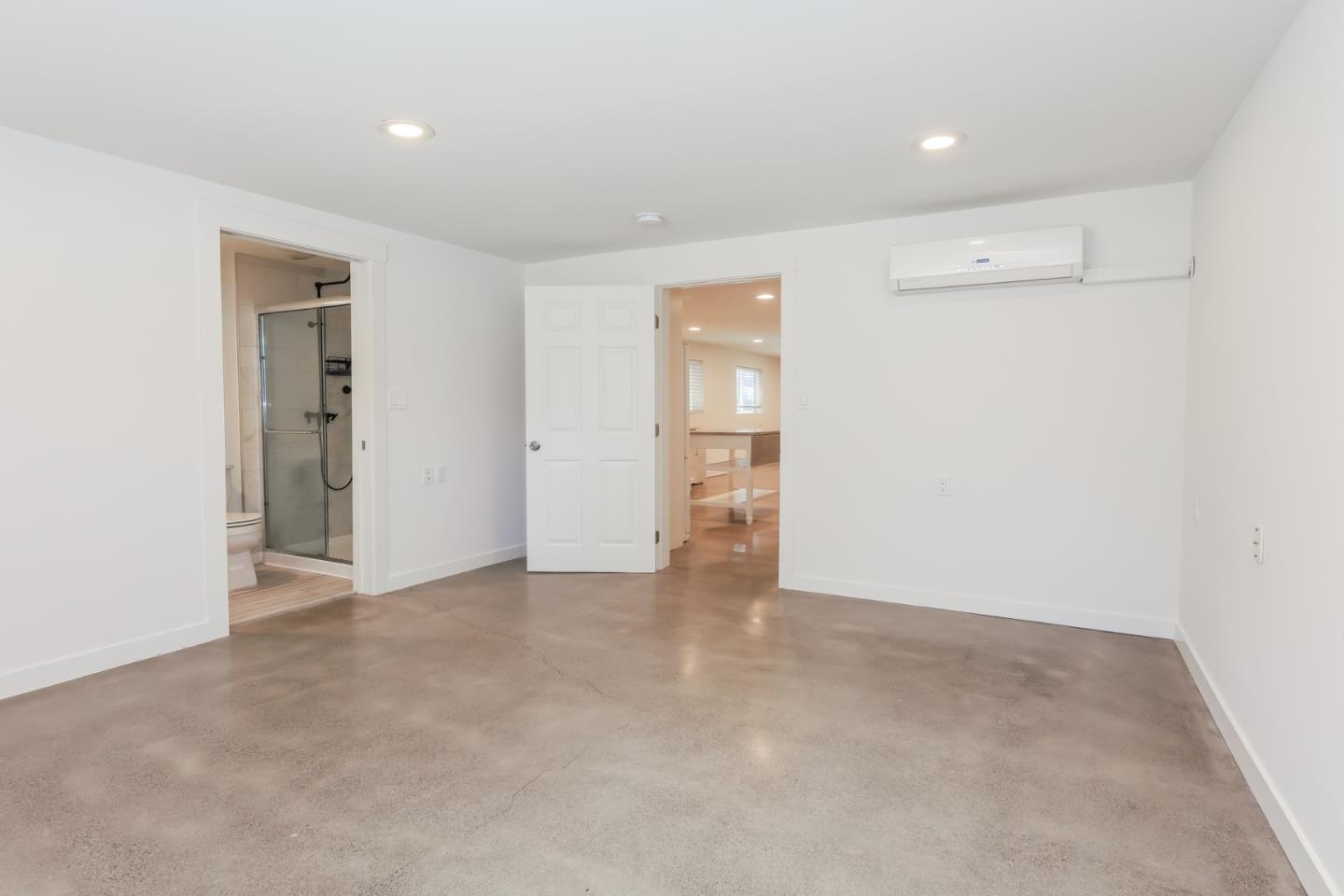 Detail Gallery Image 13 of 26 For 1432 12th St #B,  Oakland,  CA 94607 - 3 Beds | 2 Baths