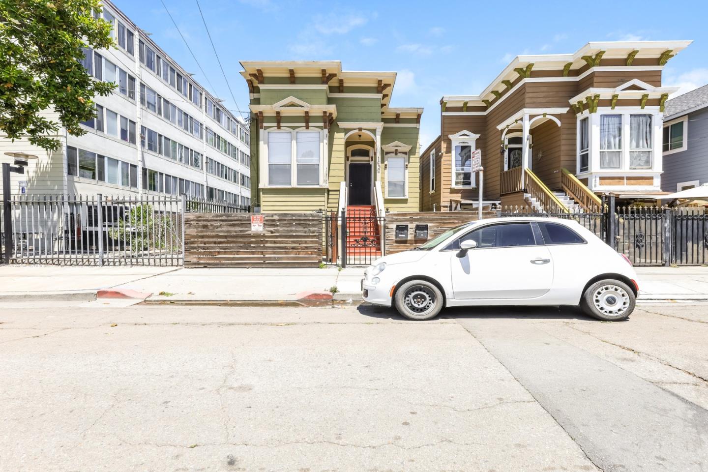 Detail Gallery Image 2 of 26 For 1432 12th St #B,  Oakland,  CA 94607 - 3 Beds | 2 Baths