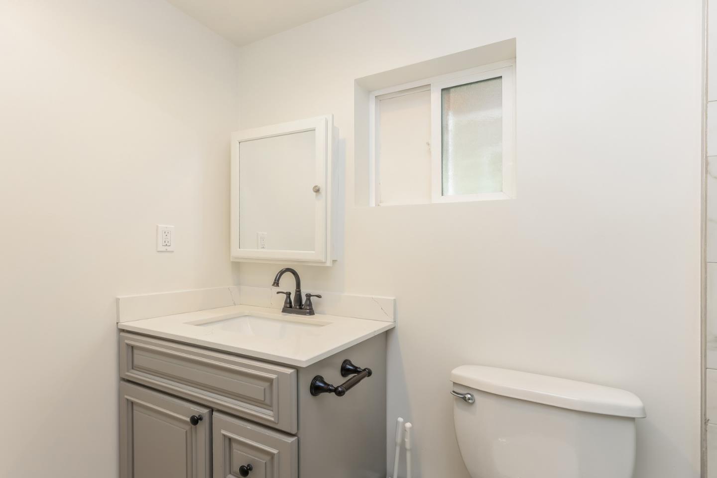 Detail Gallery Image 22 of 26 For 1432 12th St #B,  Oakland,  CA 94607 - 3 Beds | 2 Baths