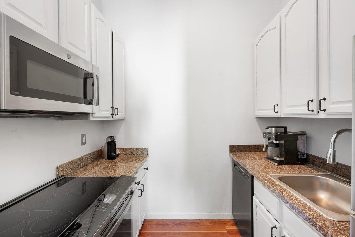 Detail Gallery Image 12 of 36 For 1 Appian Way #713-8,  South San Francisco,  CA 94080 - 2 Beds | 1/1 Baths