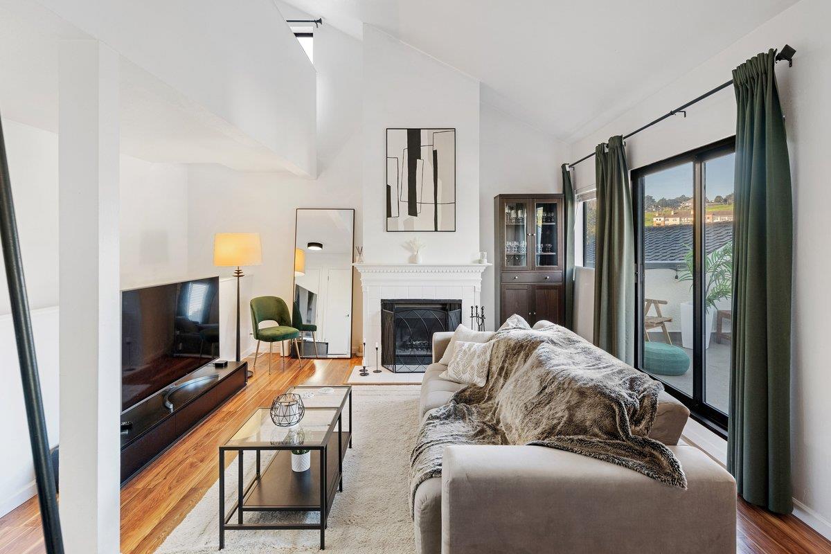 Detail Gallery Image 4 of 36 For 1 Appian Way #713-8,  South San Francisco,  CA 94080 - 2 Beds | 1/1 Baths