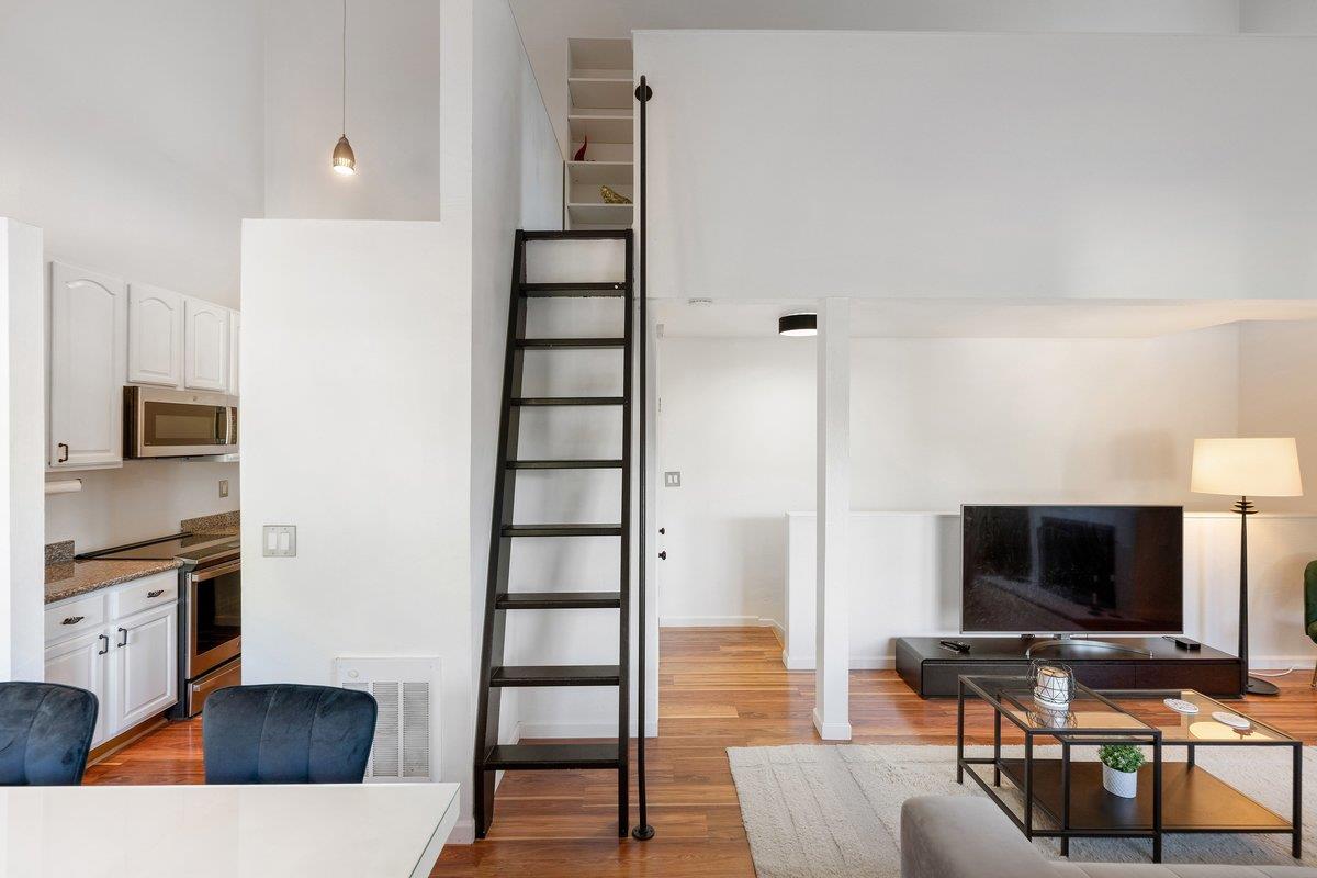 Detail Gallery Image 6 of 36 For 1 Appian Way #713-8,  South San Francisco,  CA 94080 - 2 Beds | 1/1 Baths