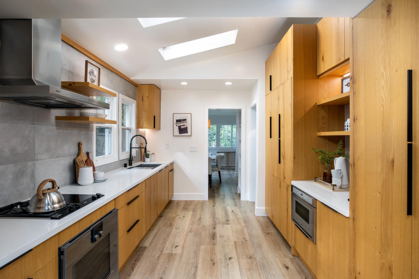 Detail Gallery Image 10 of 29 For 240 Glenwood Ave, Woodside,  CA 94062 - 3 Beds | 2 Baths