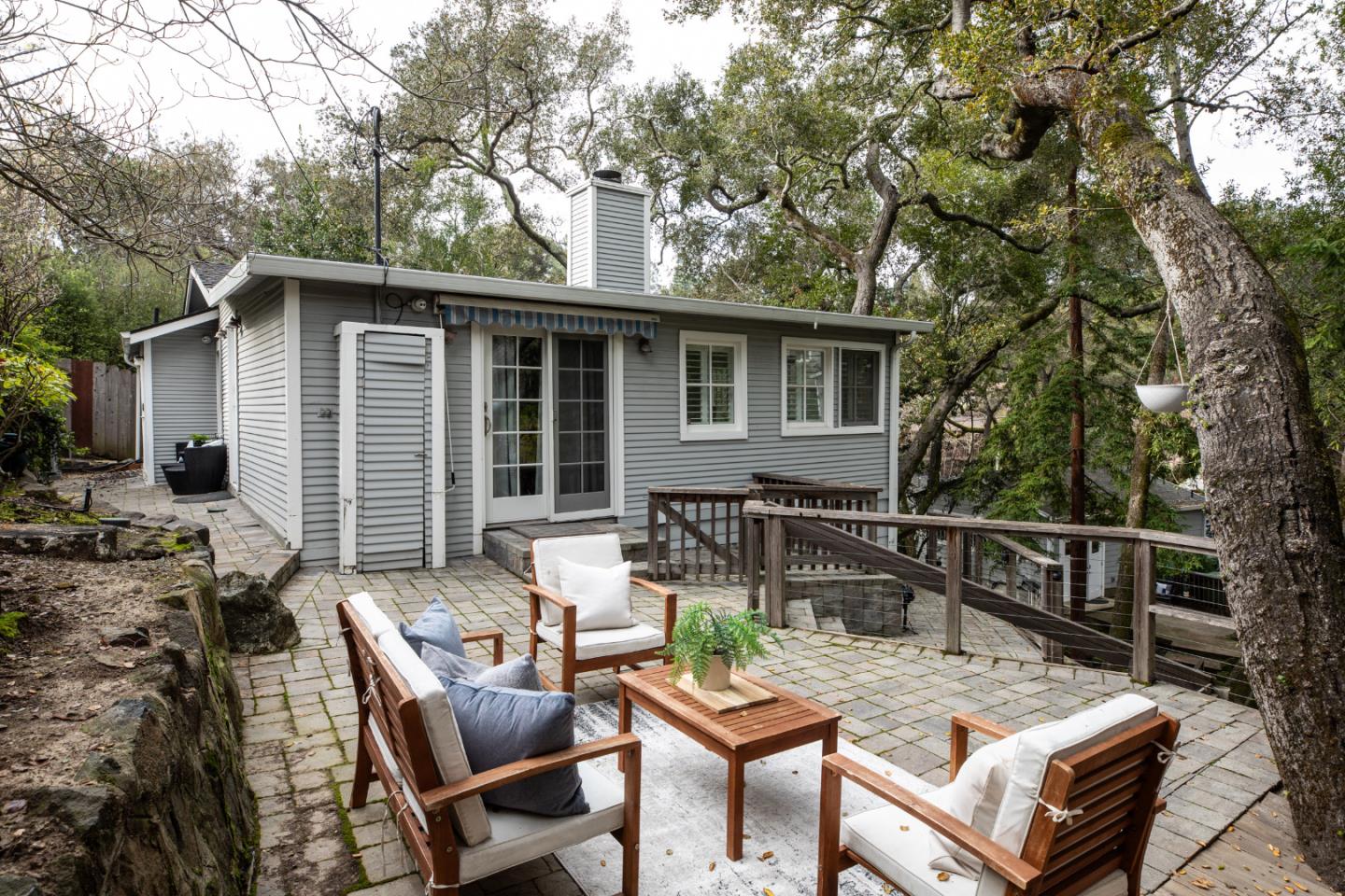 Detail Gallery Image 20 of 29 For 240 Glenwood Ave, Woodside,  CA 94062 - 3 Beds | 2 Baths