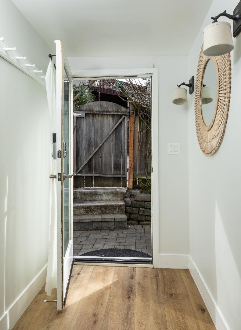 Detail Gallery Image 4 of 29 For 240 Glenwood Ave, Woodside,  CA 94062 - 3 Beds | 2 Baths