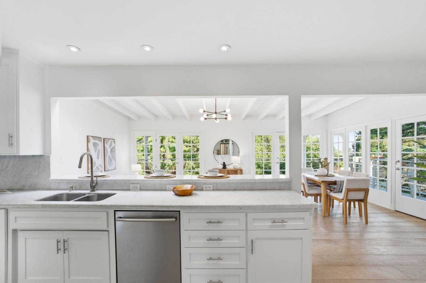 Detail Gallery Image 12 of 53 For 915 Crestview Dr, San Carlos,  CA 94070 - 4 Beds | 3 Baths