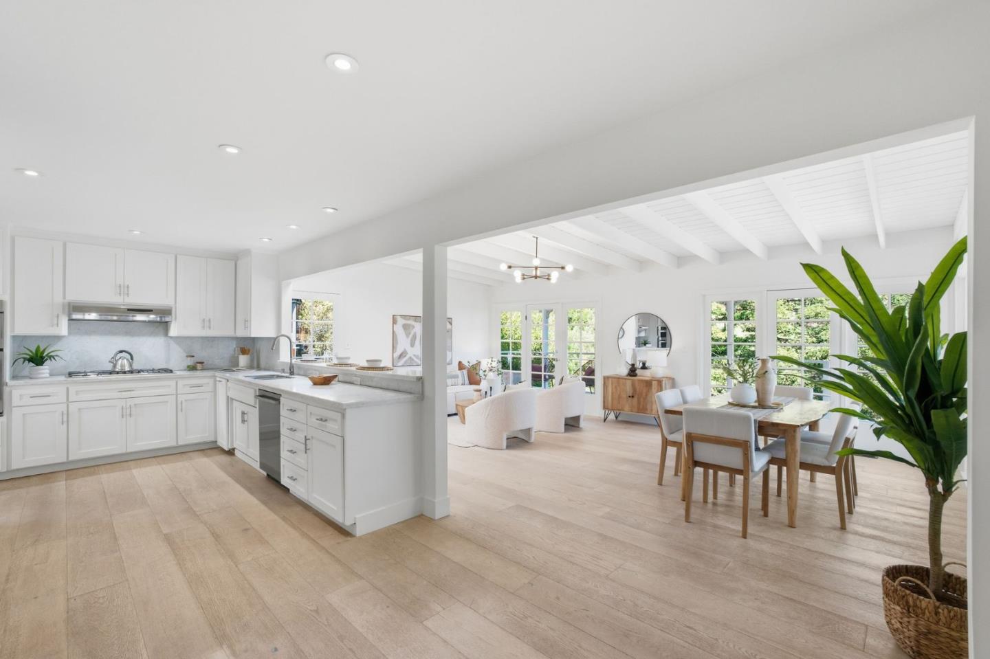 Detail Gallery Image 13 of 53 For 915 Crestview Dr, San Carlos,  CA 94070 - 4 Beds | 3 Baths