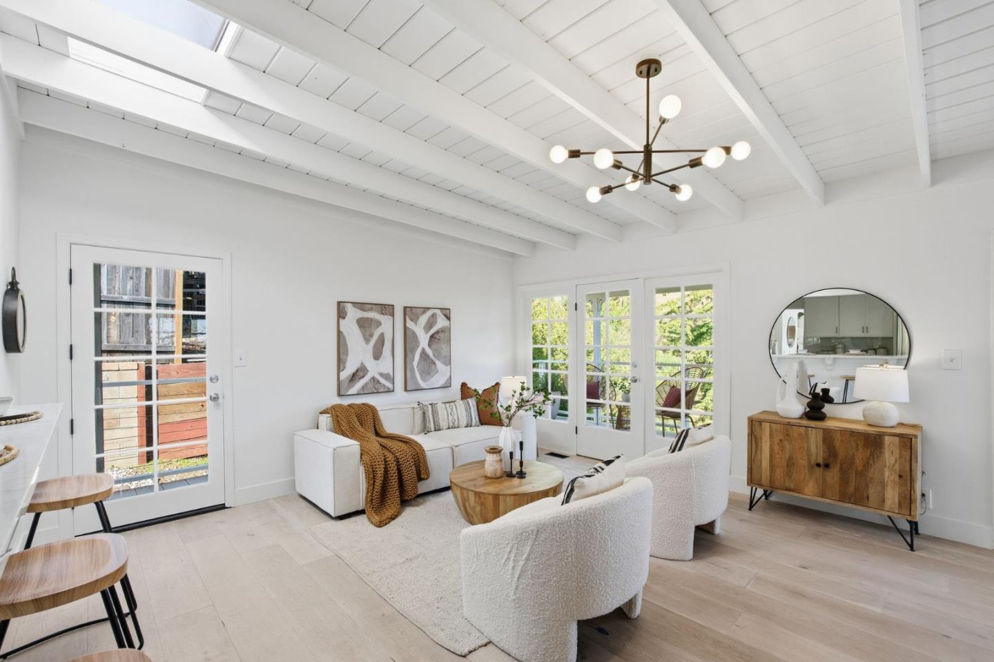 Detail Gallery Image 15 of 53 For 915 Crestview Dr, San Carlos,  CA 94070 - 4 Beds | 3 Baths