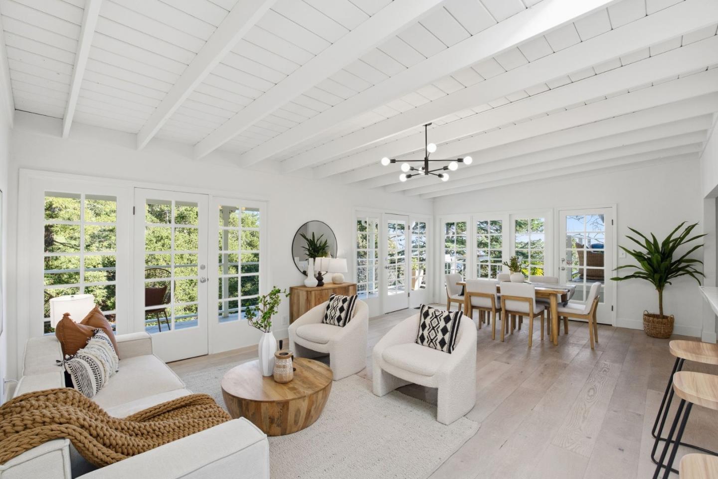 Detail Gallery Image 16 of 53 For 915 Crestview Dr, San Carlos,  CA 94070 - 4 Beds | 3 Baths