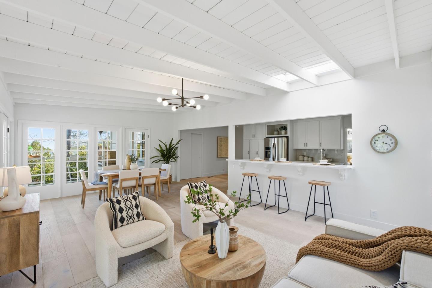 Detail Gallery Image 17 of 53 For 915 Crestview Dr, San Carlos,  CA 94070 - 4 Beds | 3 Baths