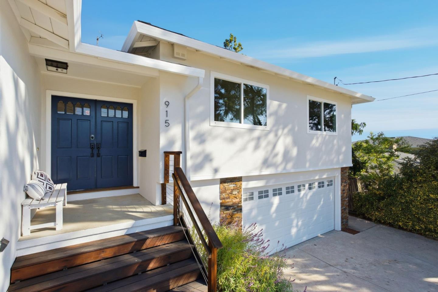 Detail Gallery Image 2 of 53 For 915 Crestview Dr, San Carlos,  CA 94070 - 4 Beds | 3 Baths