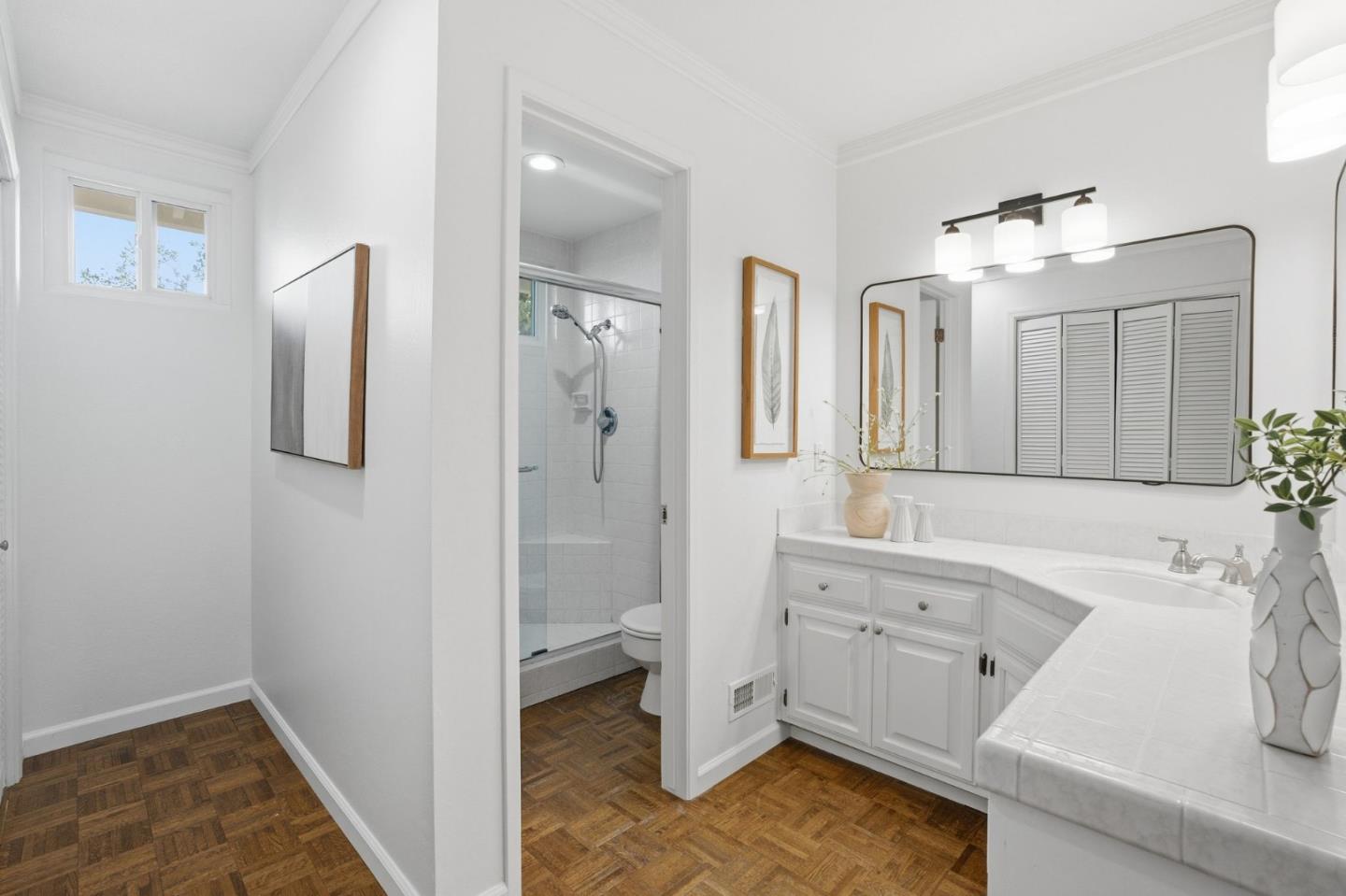 Detail Gallery Image 22 of 53 For 915 Crestview Dr, San Carlos,  CA 94070 - 4 Beds | 3 Baths