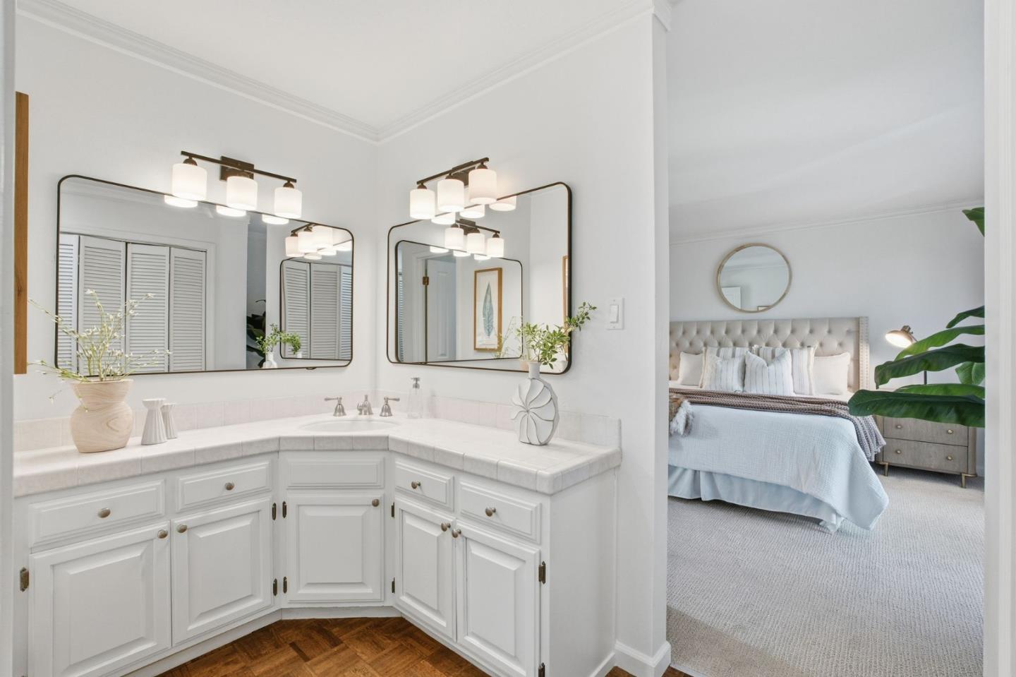 Detail Gallery Image 23 of 53 For 915 Crestview Dr, San Carlos,  CA 94070 - 4 Beds | 3 Baths