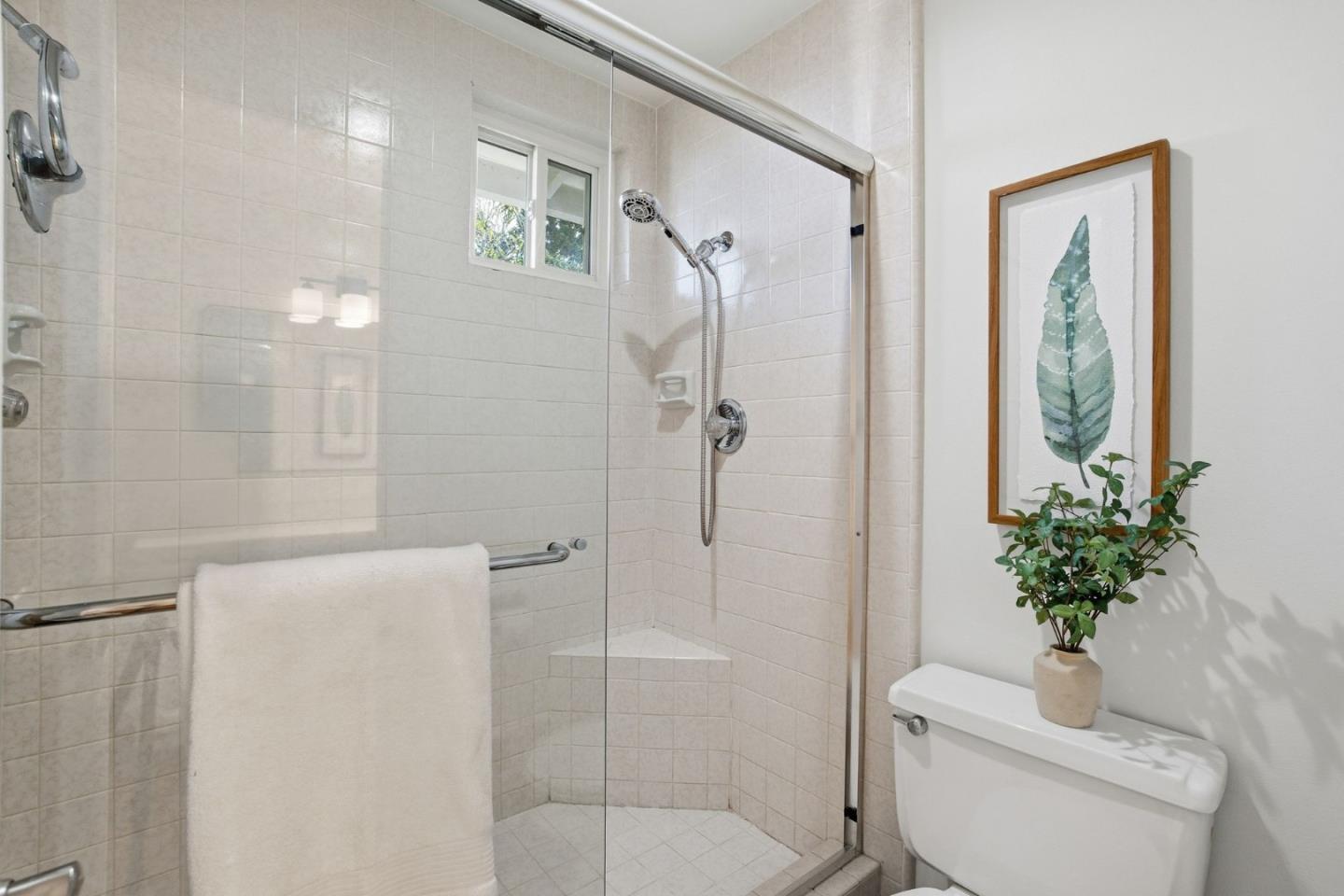 Detail Gallery Image 24 of 53 For 915 Crestview Dr, San Carlos,  CA 94070 - 4 Beds | 3 Baths