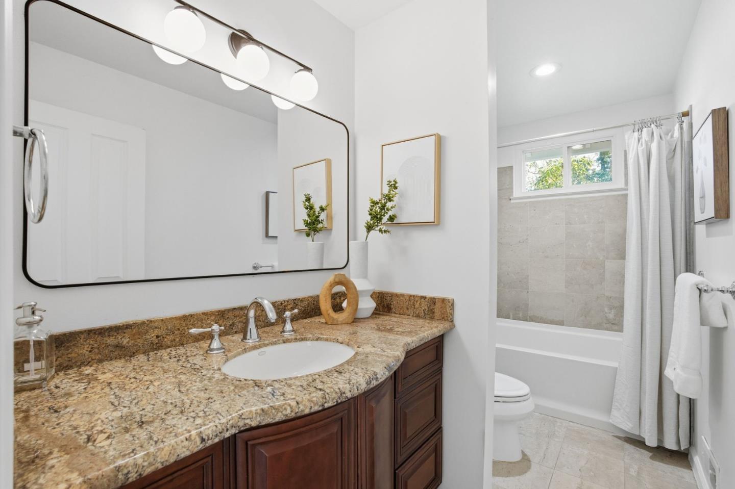 Detail Gallery Image 27 of 53 For 915 Crestview Dr, San Carlos,  CA 94070 - 4 Beds | 3 Baths