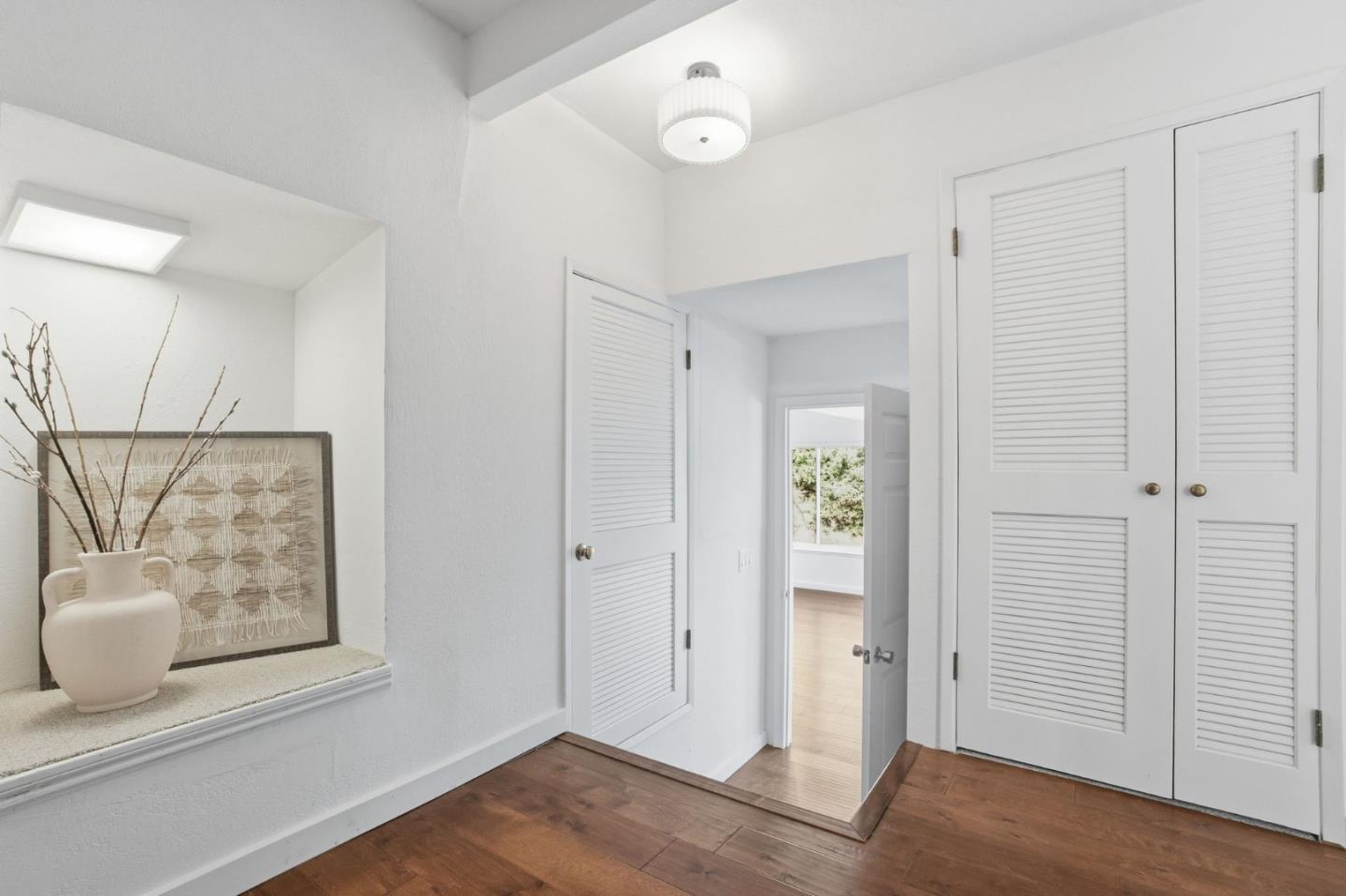 Detail Gallery Image 28 of 53 For 915 Crestview Dr, San Carlos,  CA 94070 - 4 Beds | 3 Baths