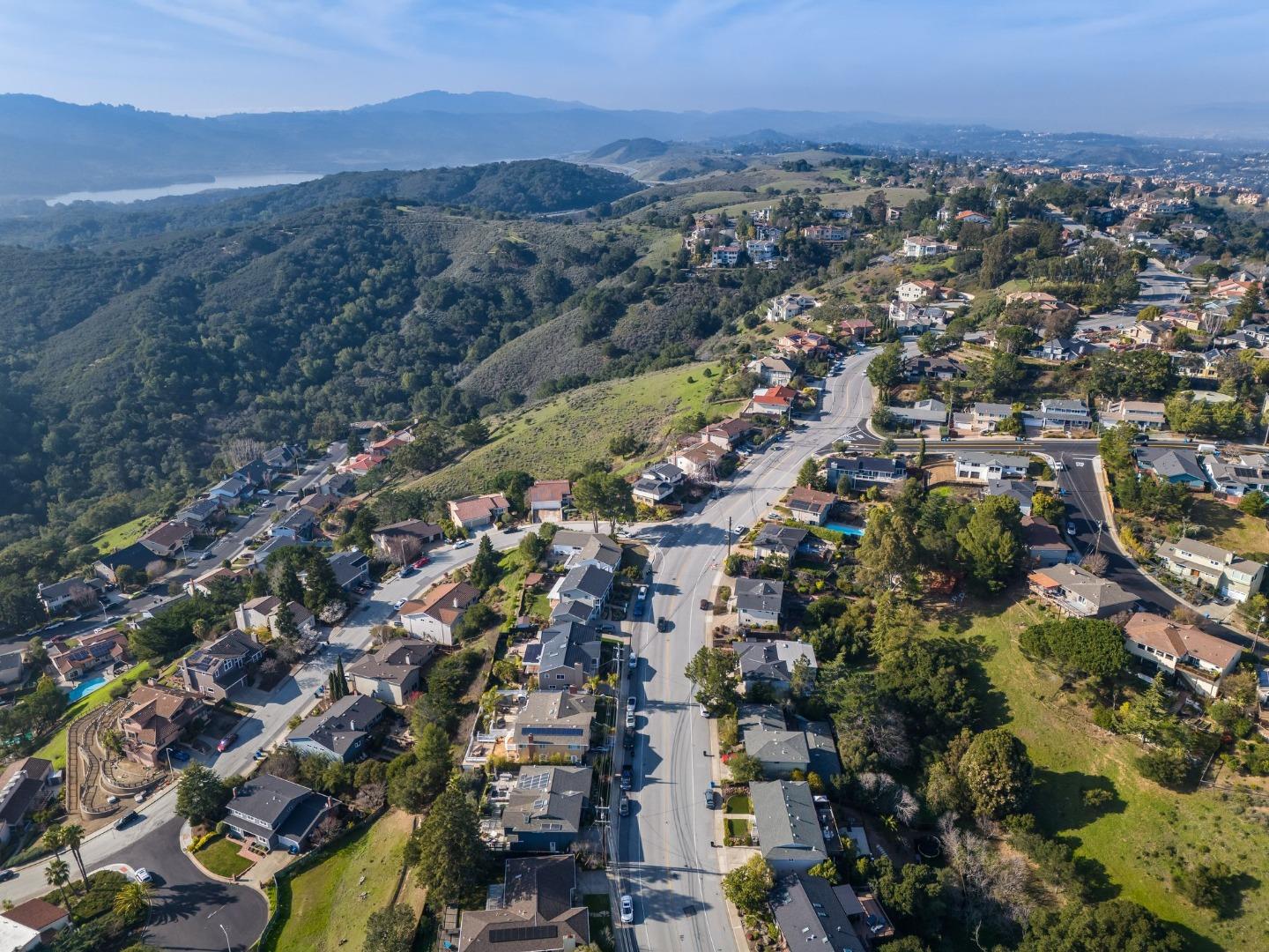 Detail Gallery Image 50 of 53 For 915 Crestview Dr, San Carlos,  CA 94070 - 4 Beds | 3 Baths