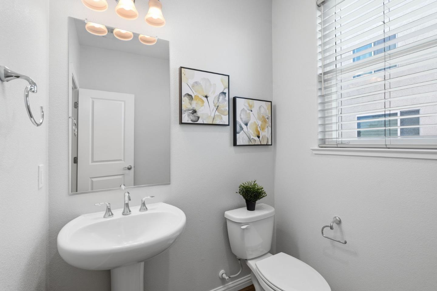 Detail Gallery Image 16 of 33 For 2420 Kita Ln, San Jose,  CA 95133 - 3 Beds | 2/1 Baths